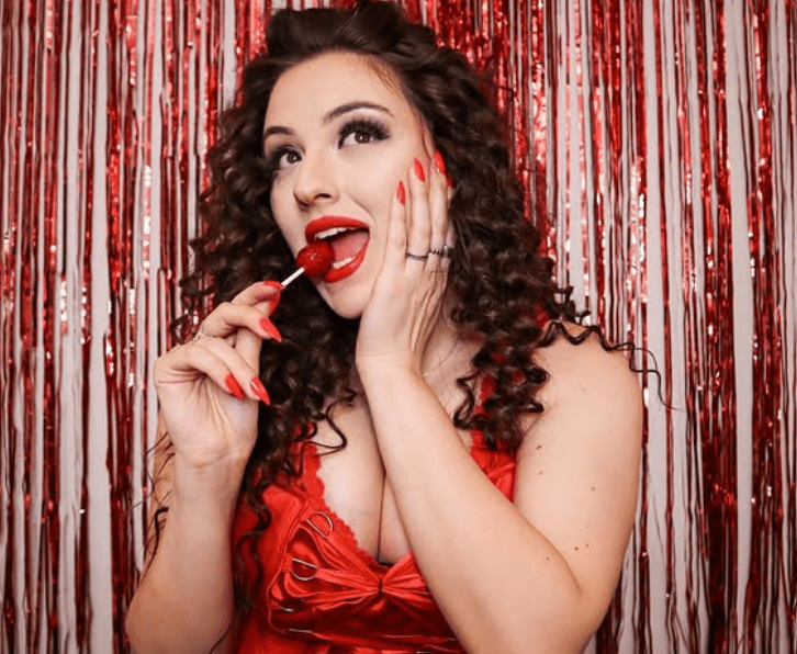 Amanda Conti posing with a lollipop